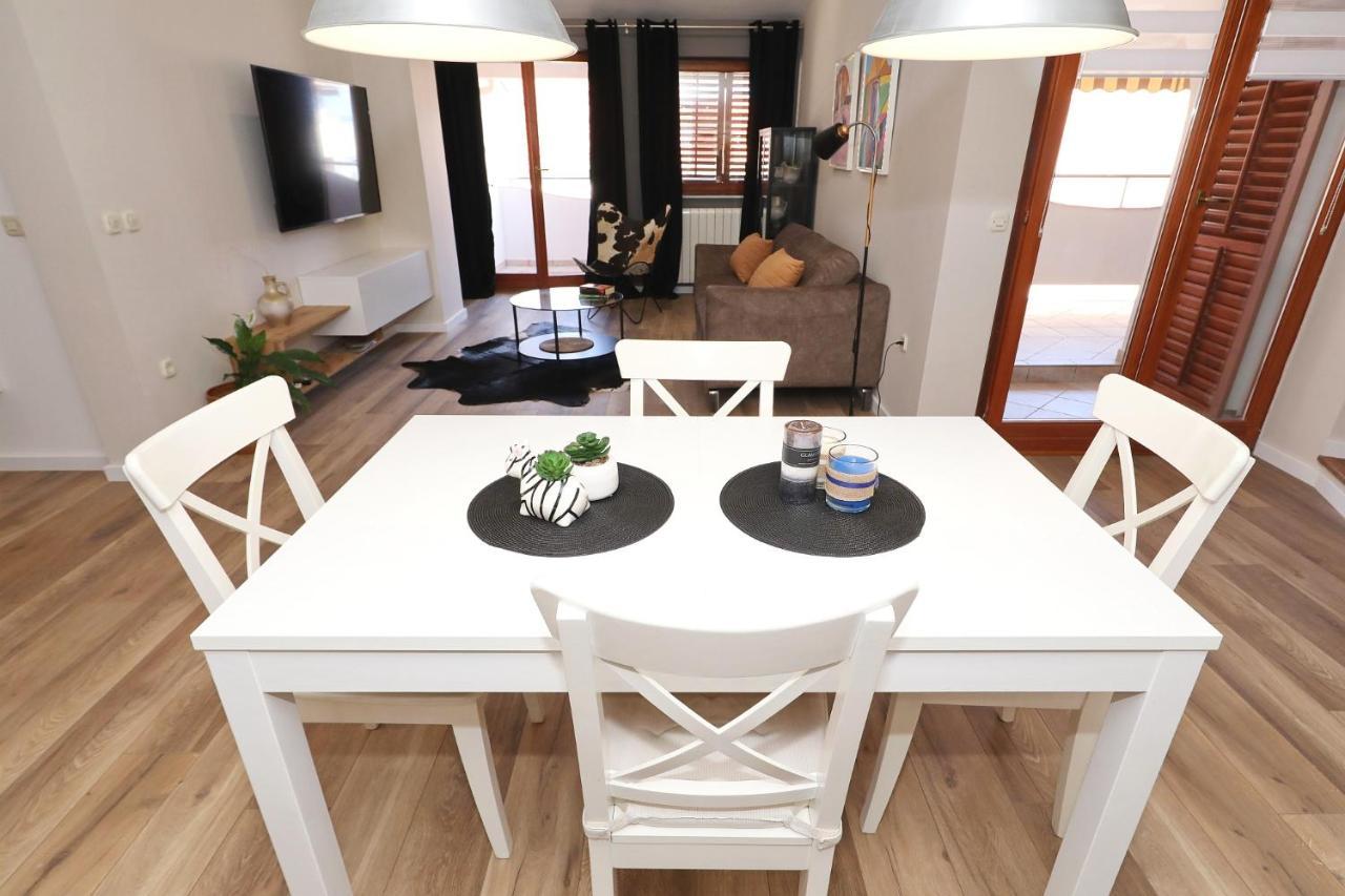 Apartments "Villa Antisin" With Heated Pool Ζαντάρ Εξωτερικό φωτογραφία