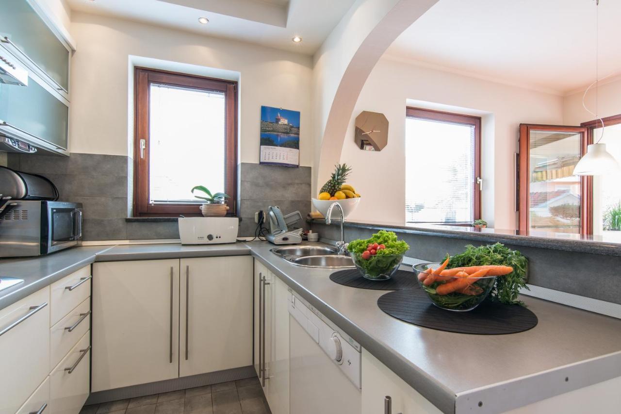 Apartments "Villa Antisin" With Heated Pool Ζαντάρ Εξωτερικό φωτογραφία